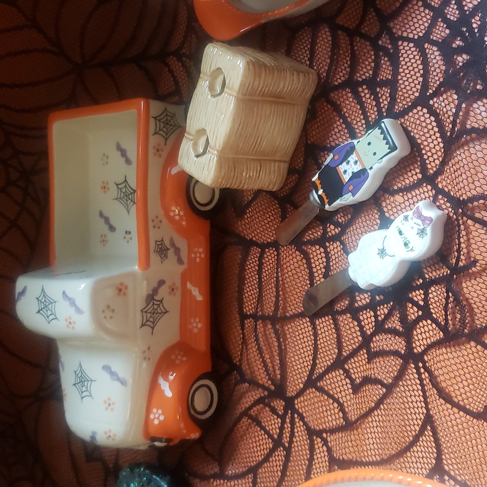 Collectible BOOFETTI Halloween Bakeware Sets! - Picture 5 of 10